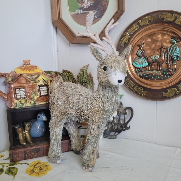 Woodland Deer Straw - Picture 1 of 13